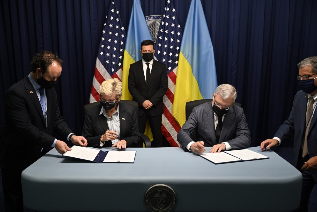 У межах робочого візиту Володимира Зеленського до США підписано документи в енергетичній сфері